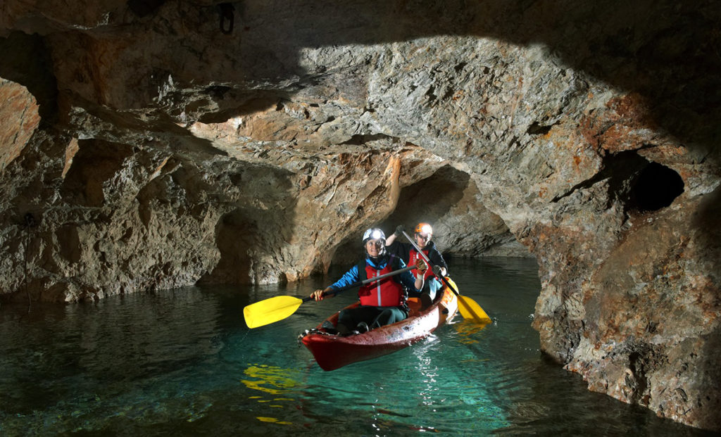 Kajak podzemlje Pece adrenalin šport doživetje drugačno voda tišina