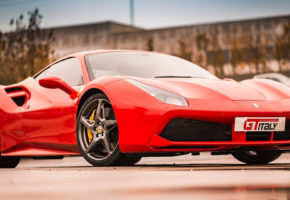Racing avtomobilizem Italija Milano avto dirka dirkanje Ferrari adrenalin šport