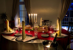 Nočitvi za 2 osebi z Božično večerjo v Rimski dvor **** suita z whirlpoolom in savno