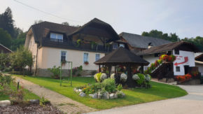 kmetija Klančnik živali turizem gourmet bio koroška domače lokalno doživetje