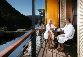 Terme-Laško turizem hotel sprostitev nočitev zajtrk romantično par v-dvoje bazen Koroška