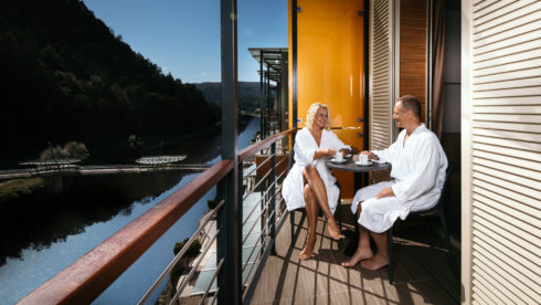 Terme-Laško turizem hotel sprostitev nočitev zajtrk romantično par v-dvoje bazen Koroška