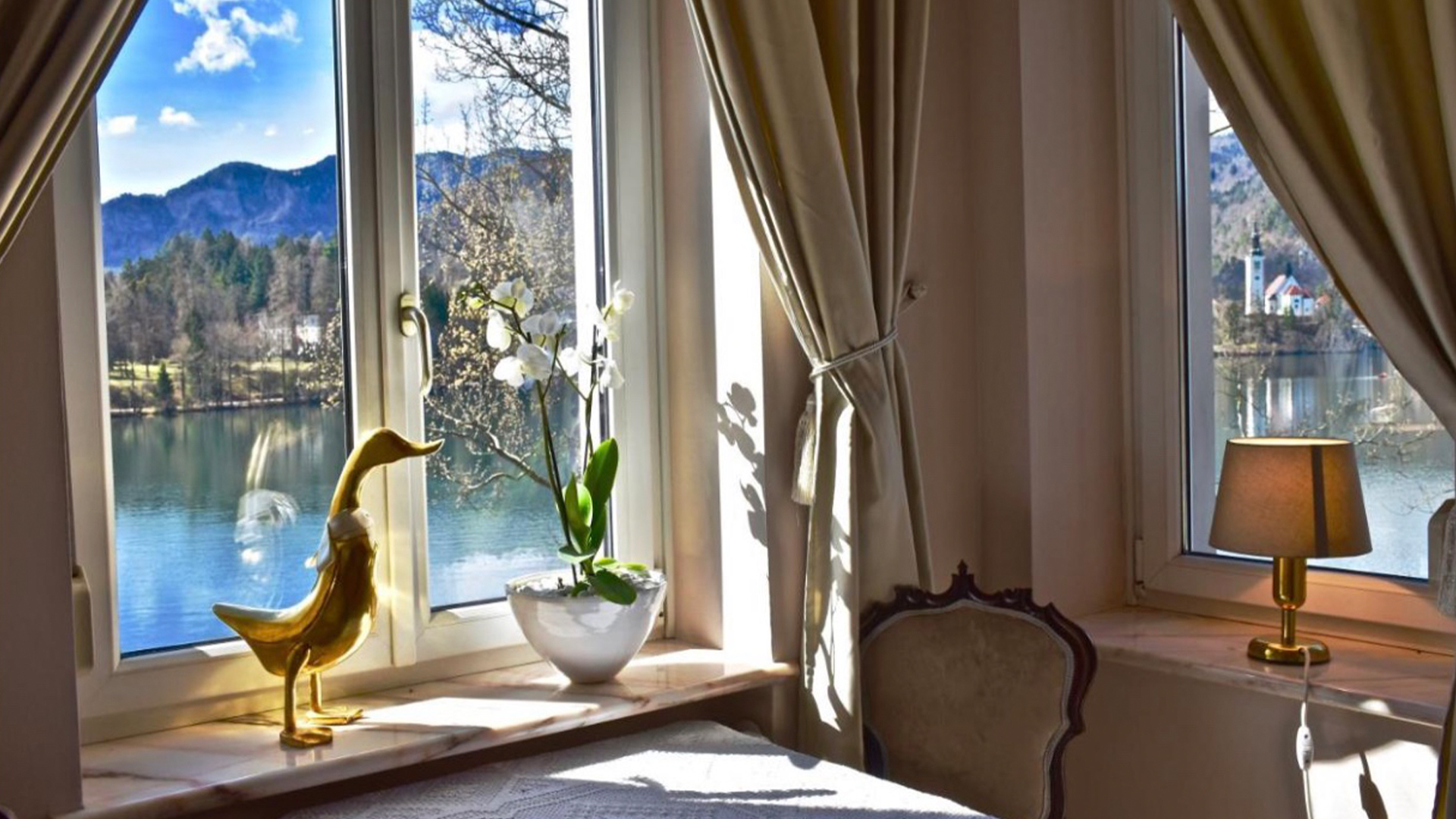 2x nočitev v luksuzni suiti Ville Adora s pogledom na Blejsko jezero