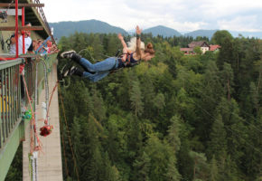 Razburljiv skok z elastiko (Bungee Jumping) v Avstriji
