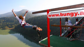 Razburljiv skok z elastiko (Bungee Jumping) v Avstriji