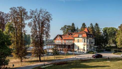 hotel Korana turizem otok ljubezen Hrvaška večerja bazen savne