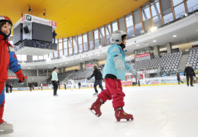 Olympiaworld Innsbruck športni center - Družinska vstopnica za drsališče z izposojo drsalk