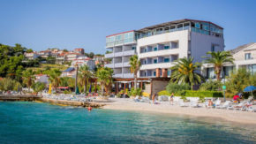 Hotel San Antonio - Dve nočitvi v Delux sobi z bogato večerjo