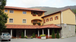 Hiša-pod-Slavnikom gourmet turizem divjačina domače lokalno kulinarika