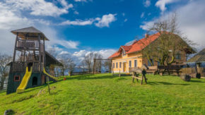 Turistična kmetija Pri Lazarju - Pristna podeželska izkušnja z nočitvijo