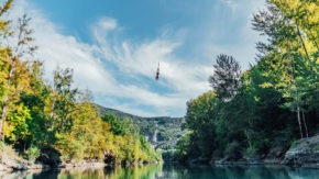 Adrenalinski bungee jumping in zipline