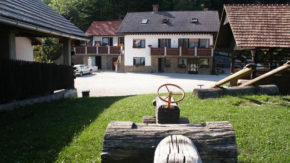 turistična-kmetija Pri-Lazarju turizem sprostitev nočitev oddih kmetija ekološko eko