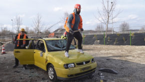 Avtolom adrenalin šport sprostitev zabava druženje skupina