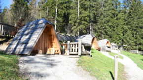 Glamping Lake Bloke - Nočitev v veliki leseni hiški za 4 osebe