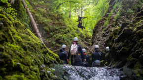 Canyoninng Altitude-activities šport narava gozd zabava soteskanje skupina druženje