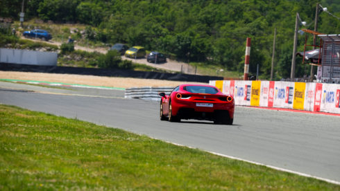 2 kroga s Ferrarijem 488 GTB na dirkališču Grobnik