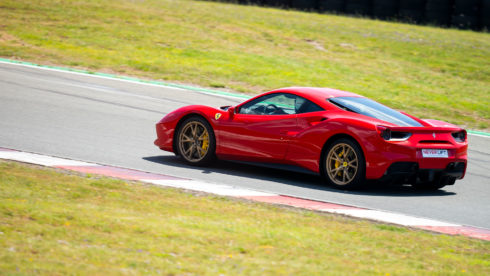 2 kroga s Ferrarijem 488 GTB na dirkališču Grobnik